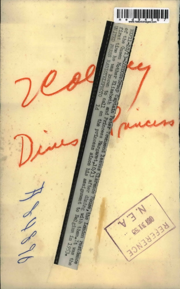 1955 Press Photo Group Captain Peter Townsend leaving Clarence House