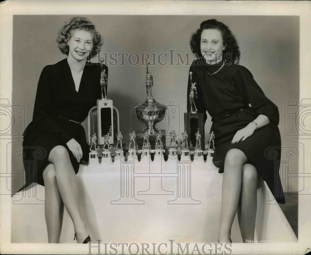 1946 Press Photo Mrs Robin Snaders & Mary Gail Harris