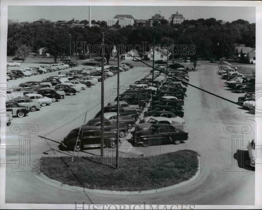 1955 Press Photo Lawrence Kansas cars in parking lots at a school- Historic Images