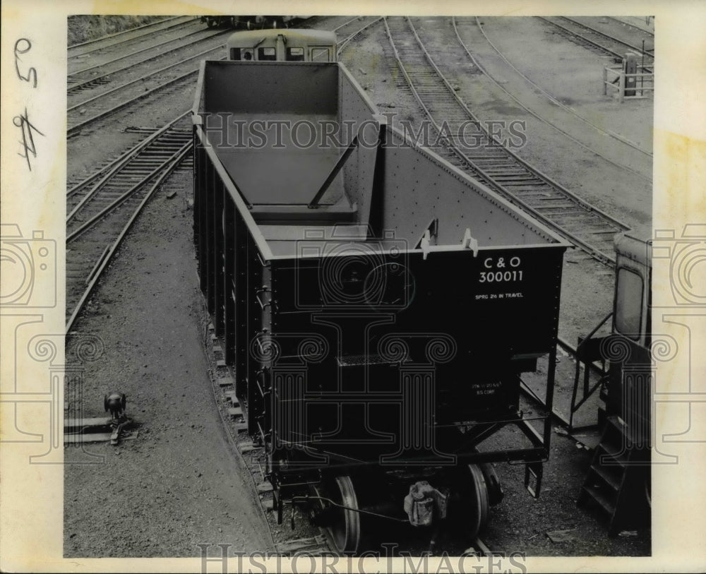 1970 Press Photo of prototype coal car that is hinged in the middle to bend.- Historic Images