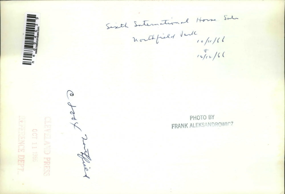 1956 Press Photo 6th International Horse show sales at Northfield