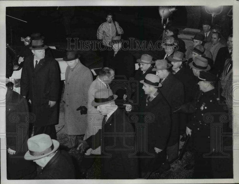 1959 Press Photo Soviet Deputy Premier Anastas Mikoyan & security agents- Historic Images