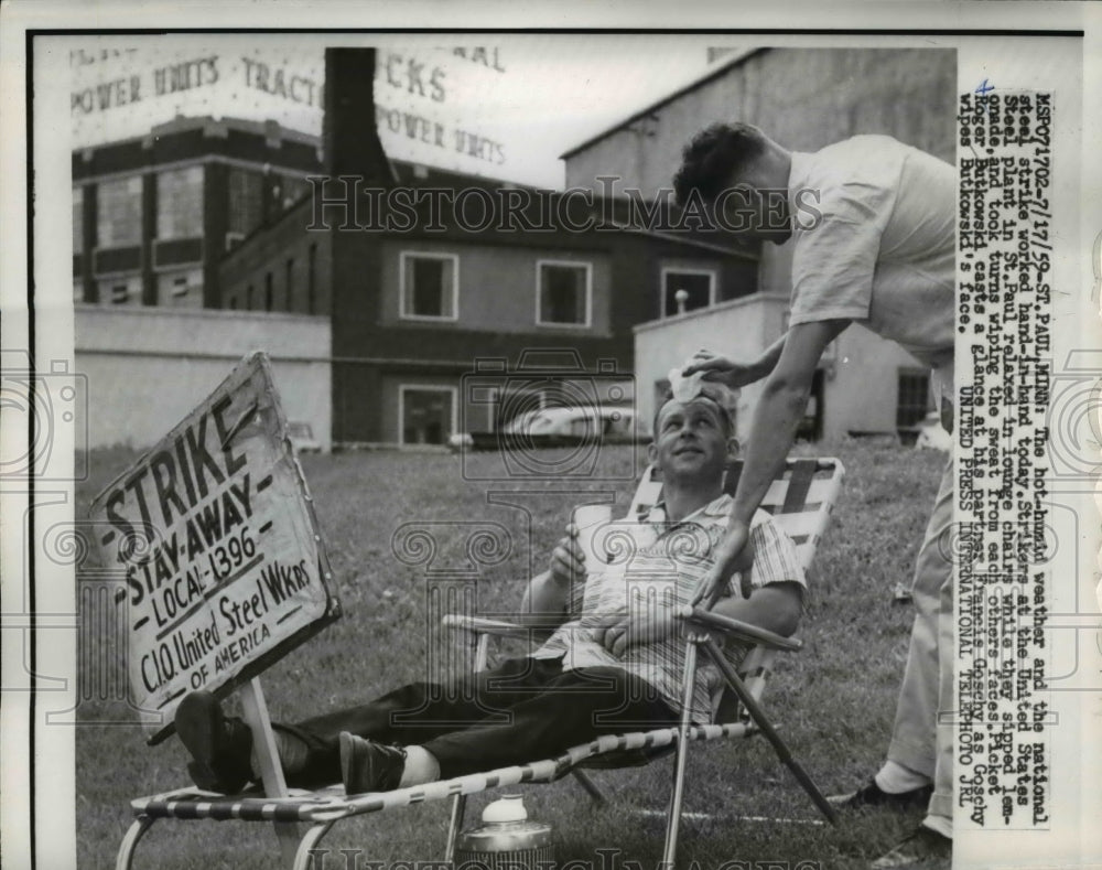 1959 Press Photo St Paul Mn Natl steel workers strike R Butkowski in hot temps