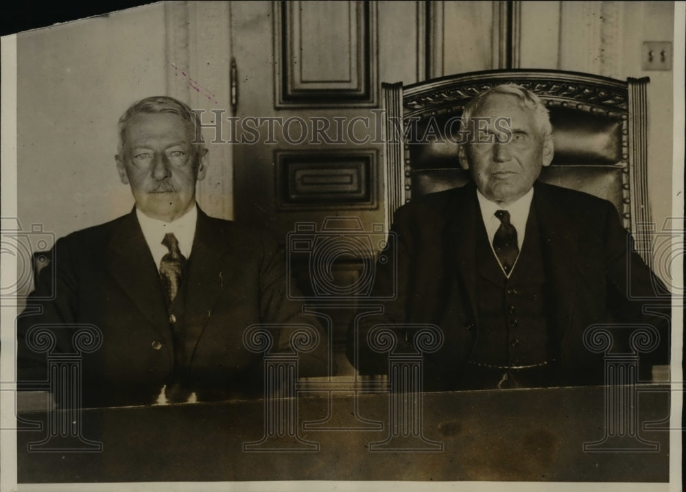1927 Press Photo James Rockwell Sheffield and Secretary Kellogg in a meeting.