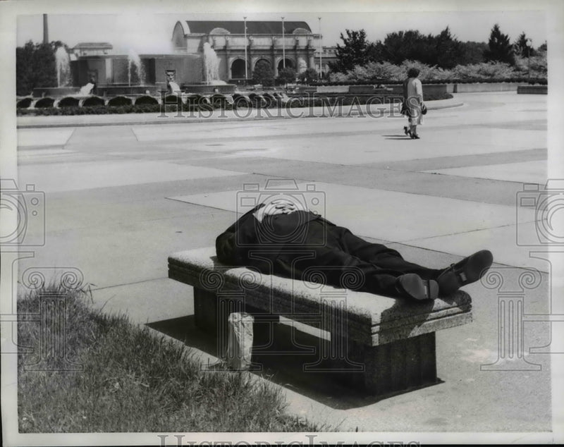 Load image into Gallery viewer, 1958 Press Photo A man taking a nap on a bench in the Capital Plaza - ned94838
