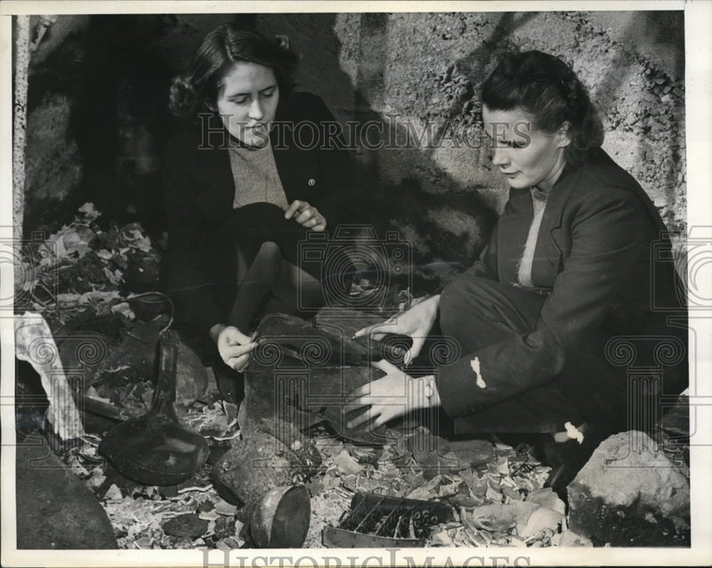 Load image into Gallery viewer, 1938 Press Photo Kathleen Kay, Thelma Weld Sift Wreckage After House Fire
