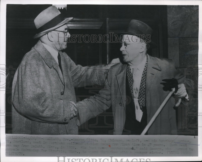 Load image into Gallery viewer, 1955 Press Photo George Kitto, Brother Arthur Meet First Time in 47 Years
