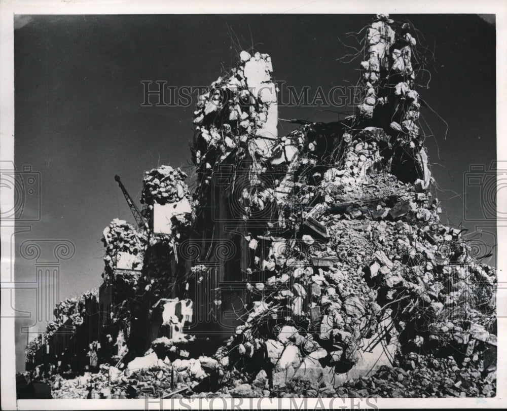 1951 Press Photo Dearborn Mich Demo of 82 obsolete plane testing cells Ford Co