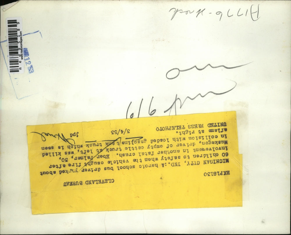 1933 Press Photo Michigan City Ind burning wreck if gas tanker truck