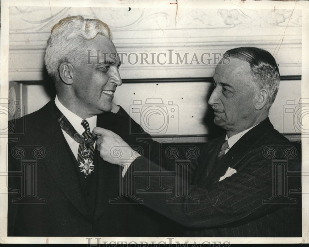 1936 Press Photo French Ambassador Leboulaye Promotes Paul McNutt to Commader