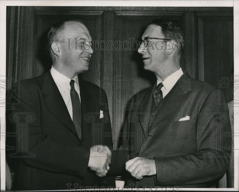 Load image into Gallery viewer, 1952 Press Photo Senator Estes Kefauver &amp; Harold Stassen GOP Presidential Helper
