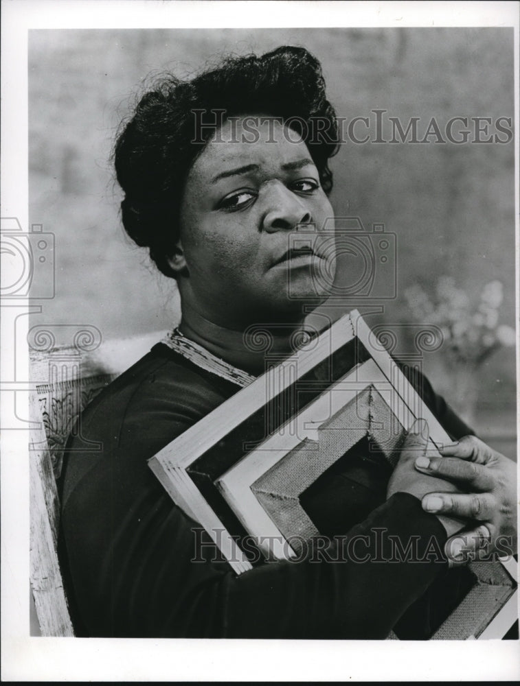 1963 Press Photo Actress Claudia McNeil in "Tiger, Tiger" - ned95412