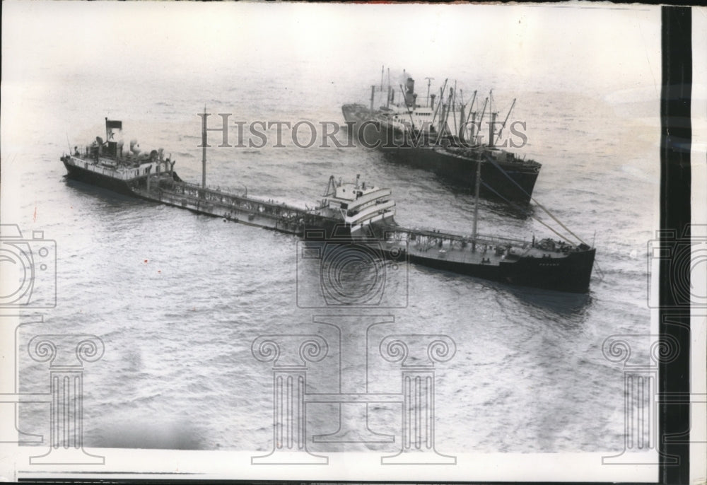 1957 Press Photo Rescue Ship by Sinking SS Perant- Historic Images