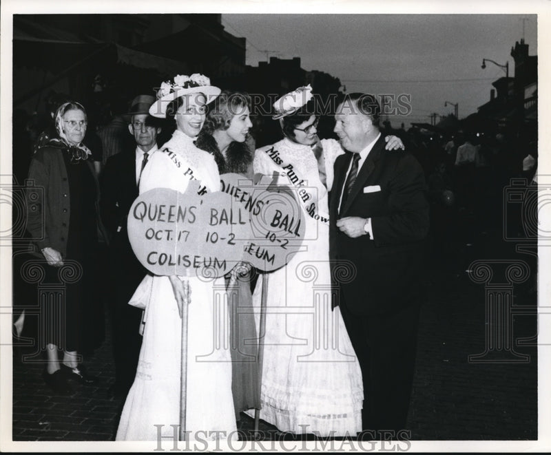 Load image into Gallery viewer, 1956 Press Photo of Michael DiSalle at the Pumpkin Festival.
