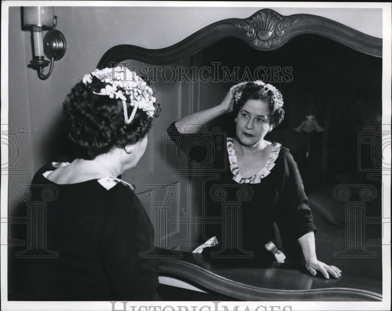 Load image into Gallery viewer, 1959 Press Photo Michael DiSalle's Wife - ned95592
