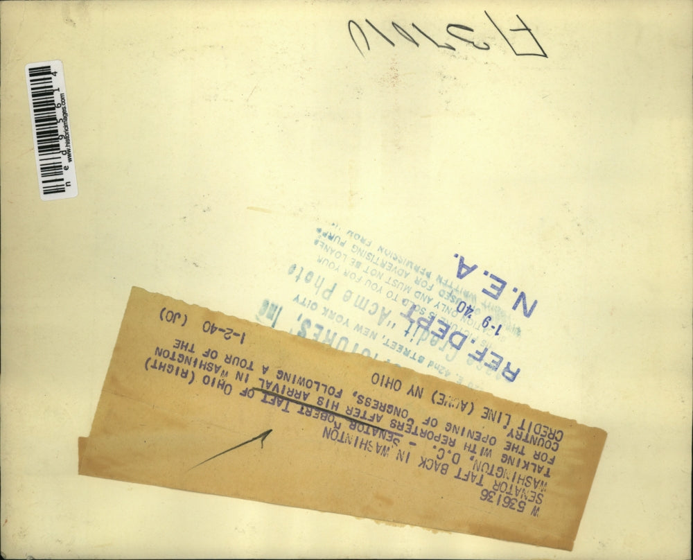 1940 Press Photo Senator Robert Taft of Ohio Talking with Reporters