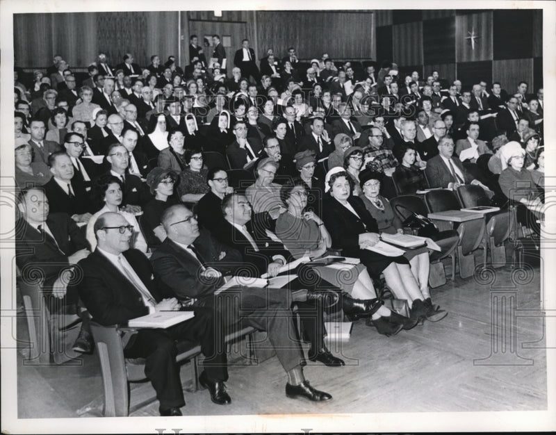Load image into Gallery viewer, 1962 Press Photo Audience at Case Tech for DiSalle Seminar Ohio - ned95624
