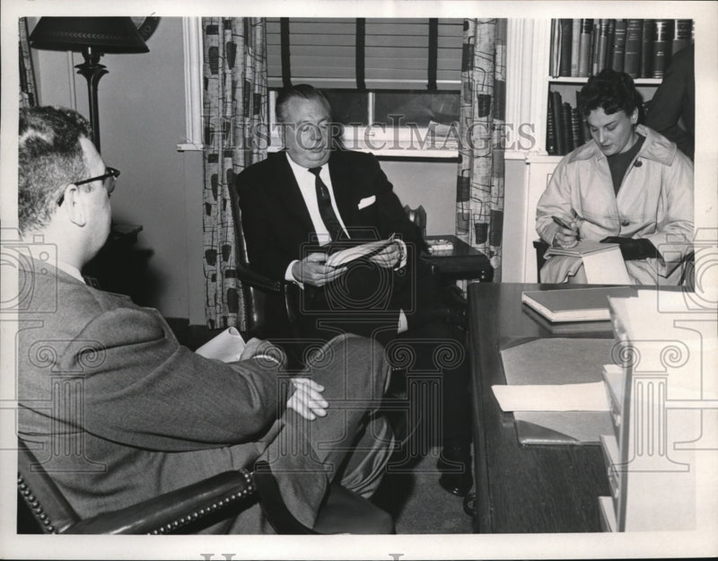 Load image into Gallery viewer, 1960 Press Photo Mike DiSalle, Dr. William L. Grover and Miss Mildred Cunningham
