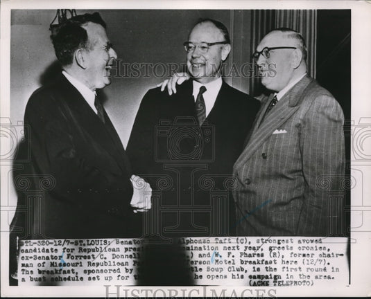 1951 Press Photo Sen. A. Taft greets Forest C. Donnelly and W. F. Phares Mo.