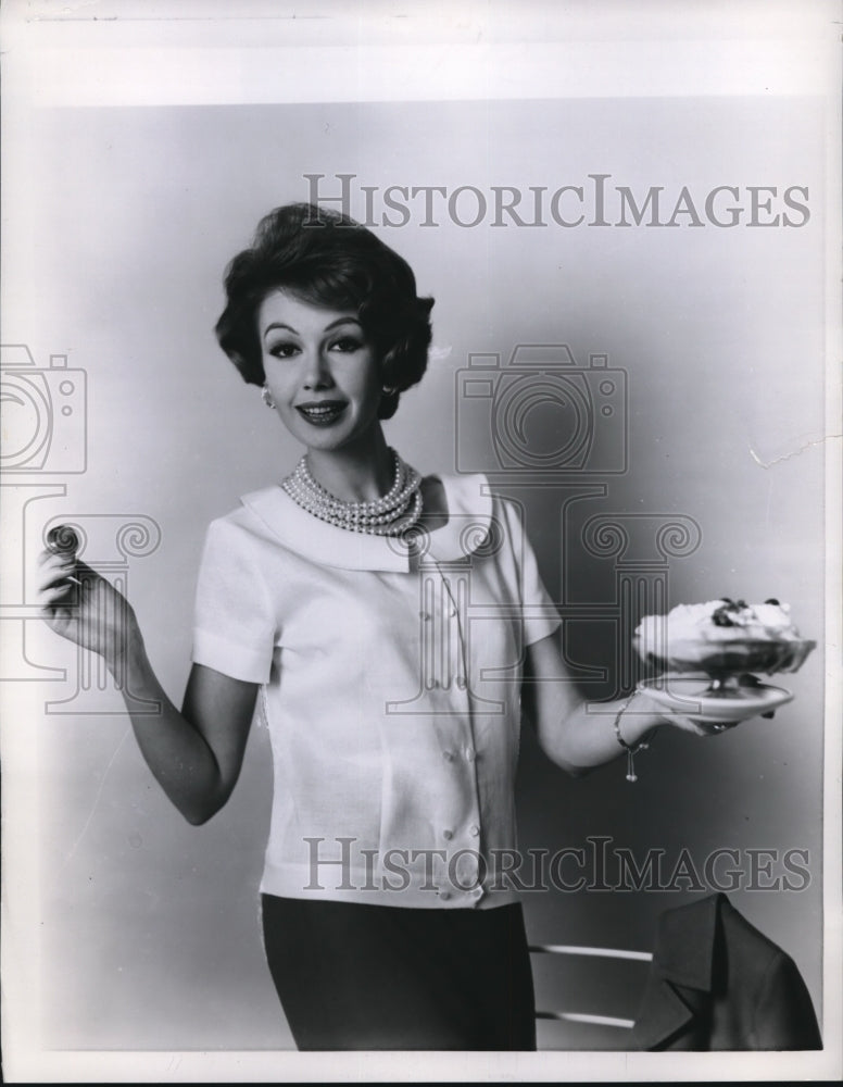 1958 Press Photo White Irish linen fashion blouse modeled - ned95683