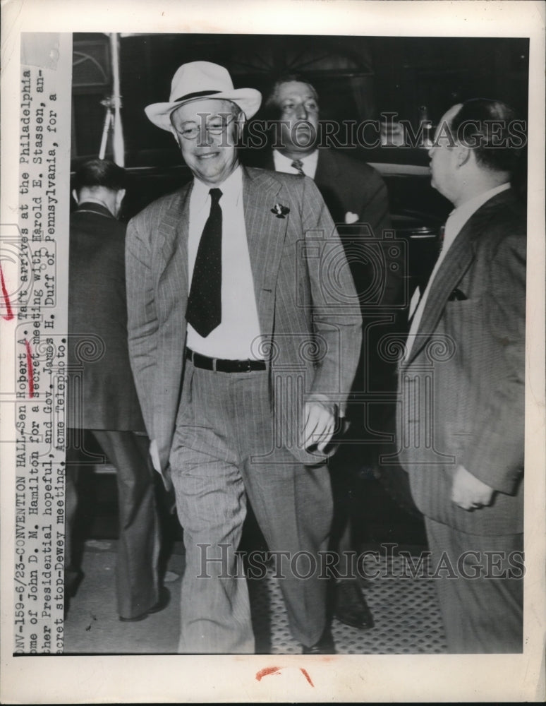 Load image into Gallery viewer, 1948 Press Photo Convention Hall Chicago Sen Robert Taft of Ohio, HE Stassen
