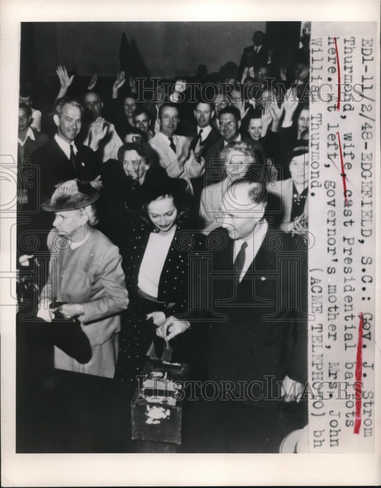 1948 Press Photo of Governor J. Strom Thurmond and his wife voting. - Historic Images