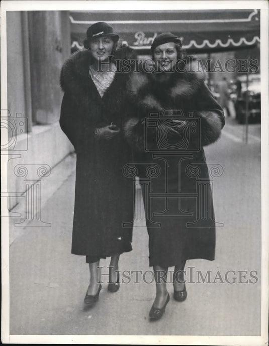 1932 Press Photo Muriel F Smith & VVirginia F Gordon o Park Avenue NYC