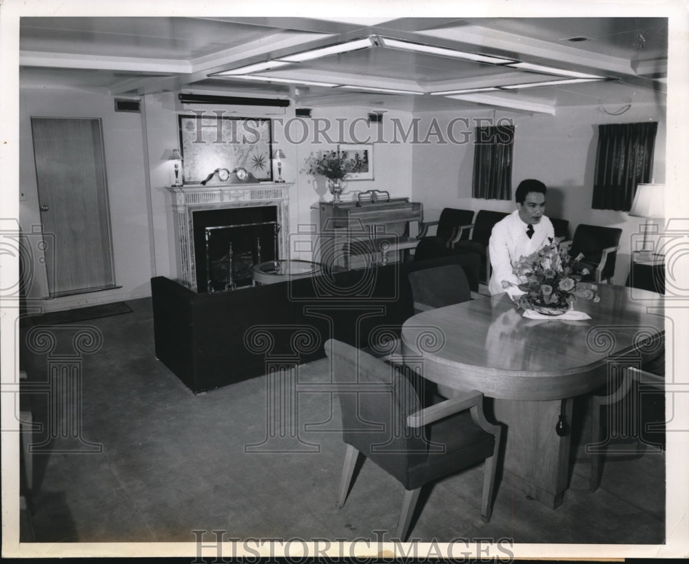 1949 Press Photo 3rd Class santos Corpus Room Aboard the Williamsburg