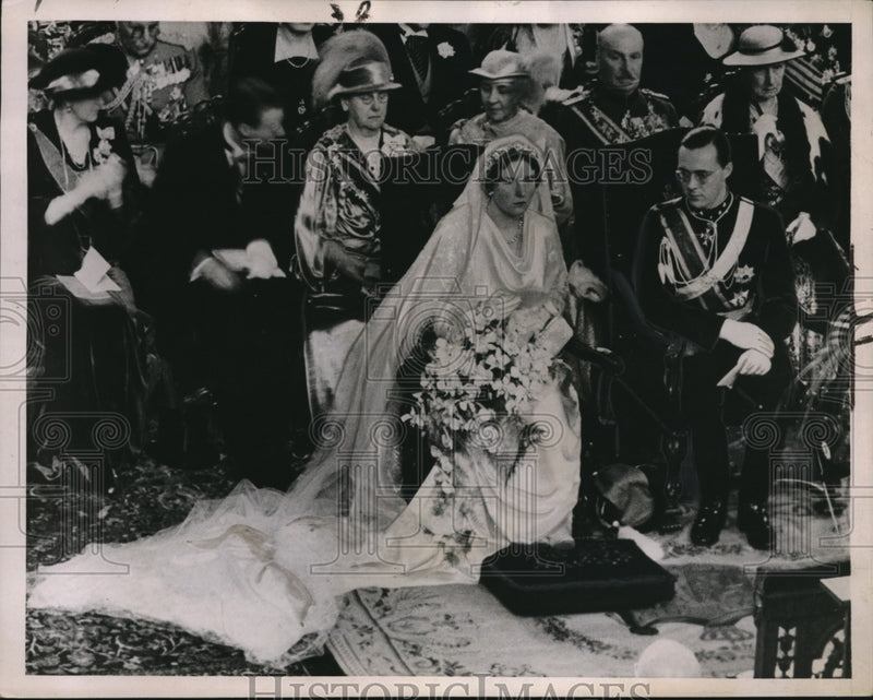 Load image into Gallery viewer, 1937 Press Photo ncess Julian of Holland and Prince Bernhard Zil Lippe

