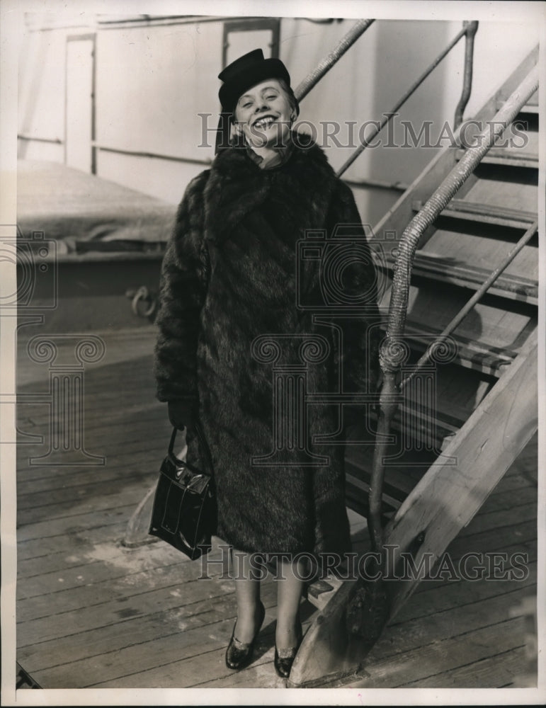 1939 Press Photo Mrs Dora Howard Kerley Headed to Chicago to Work at Museum