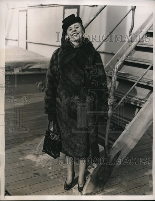 1939 Press Photo Mrs Dora Howard Kerley Headed to Chicago to Work at Museum