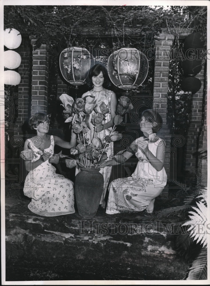 1966 Press Photo Mary O'Donnell, Mary MacLellan, Sally Matiia - ned96284