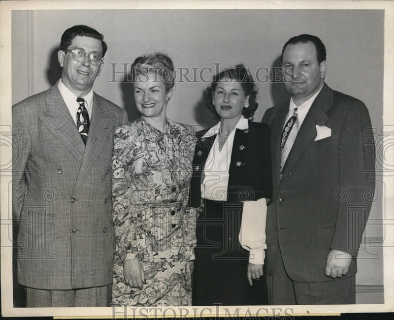 Load image into Gallery viewer, 1946 Press Photo Harry Fishbeun, Laula Bacher &amp; Norman Perlstien Bridge Players
