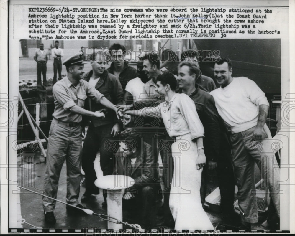 1960 Press Photo Crewmen Thank John Kelley for Saving Them- Historic Images