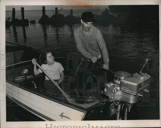 1952 Press Photo John Keller and Daughter in Boat- Historic Images