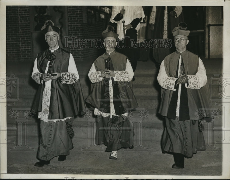 Load image into Gallery viewer, 1933 Press Photo Rev. Gerald Shaughnessy,consecrated as 4th Bishop in Seattle
