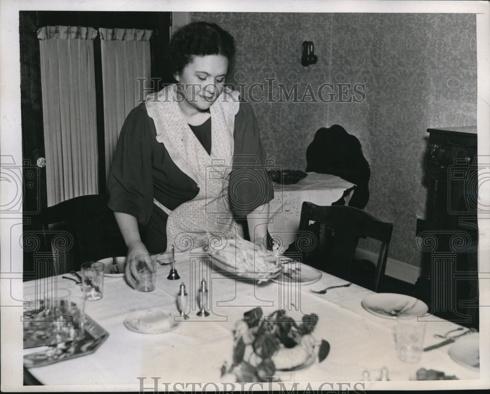 1938 Press Photo Mrs. Irene Kite at her home - ned96436