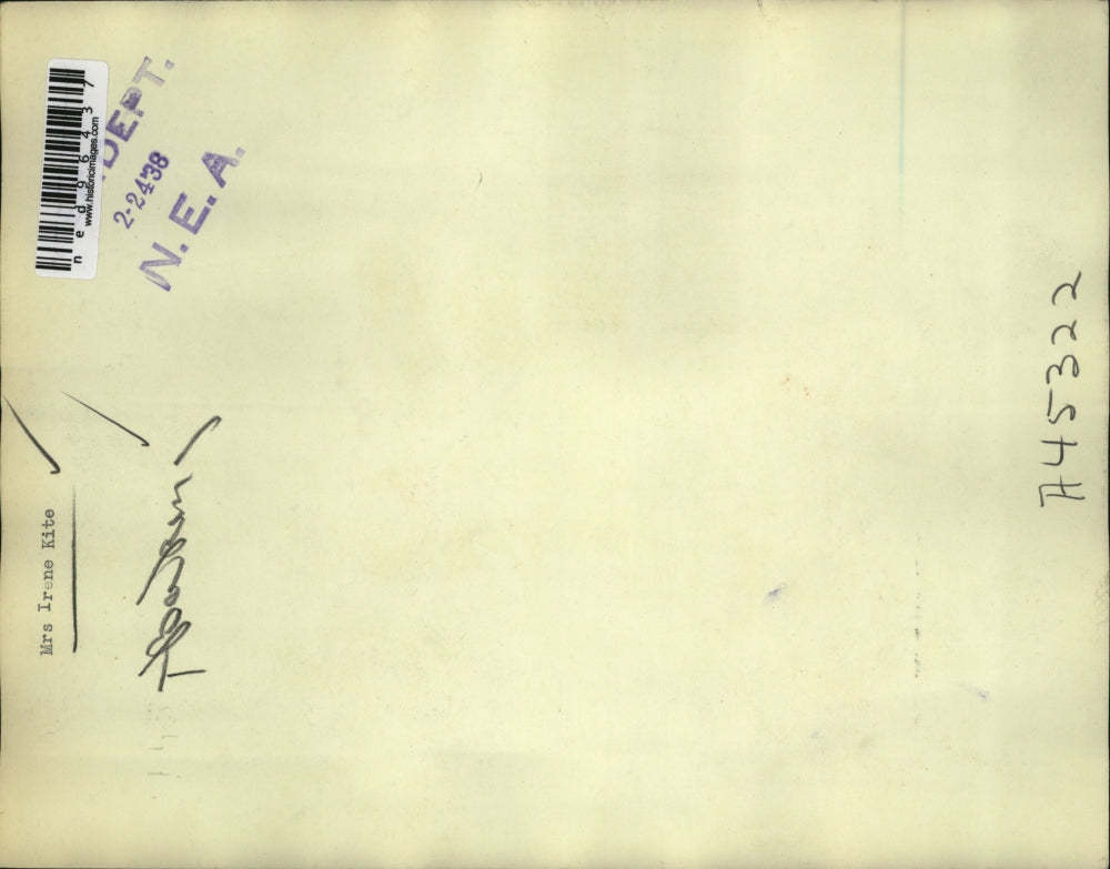 1938 Press Photo Mrs. Irene Kite doing baking at her home