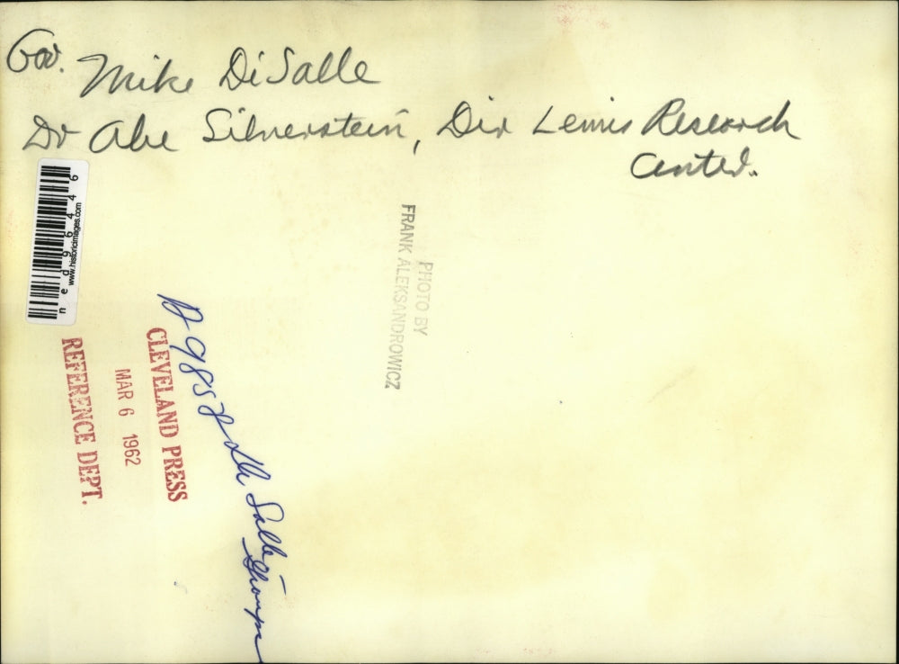 1962 Press Photo Gov. Mike DiSalle and Dr. Abe Silversten, Div. Lewis Research