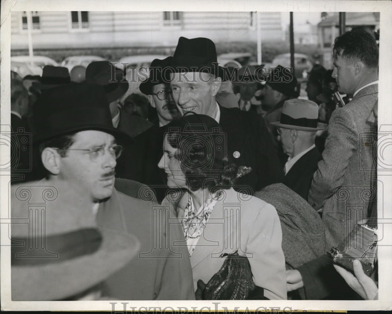 Load image into Gallery viewer, 1945 Press Photo Earl Halifax seen entering San Francisco Opera House
