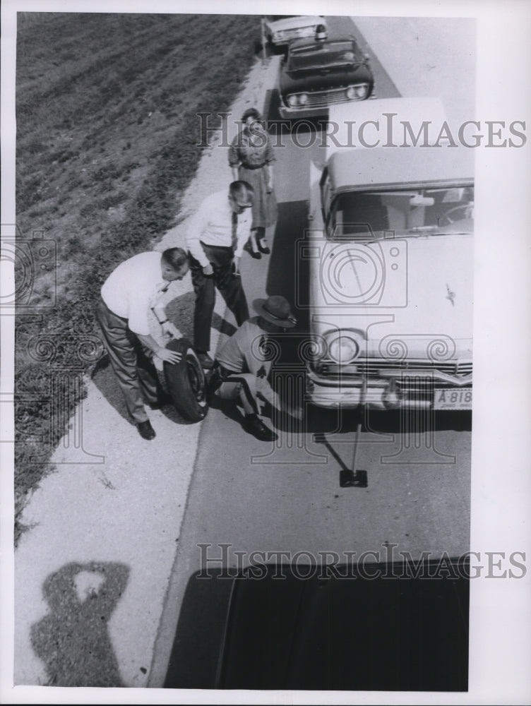 1962 Press Photo Rad Distress Signals for Freeway