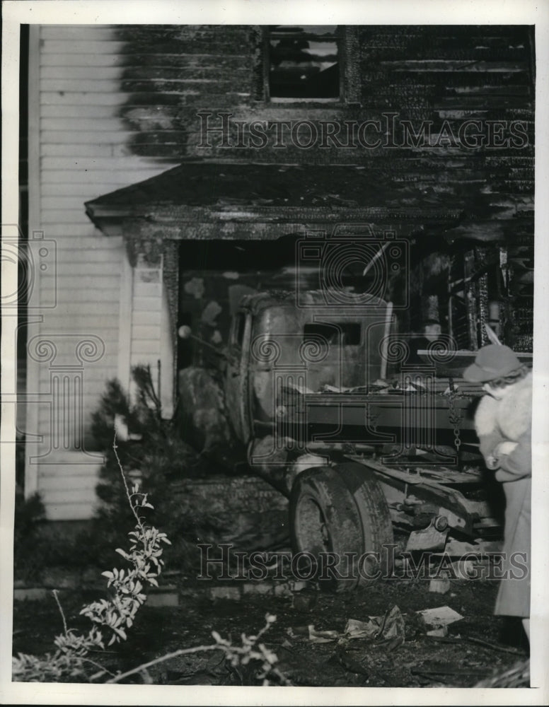 1941 Press Photo Truck Crashed into House