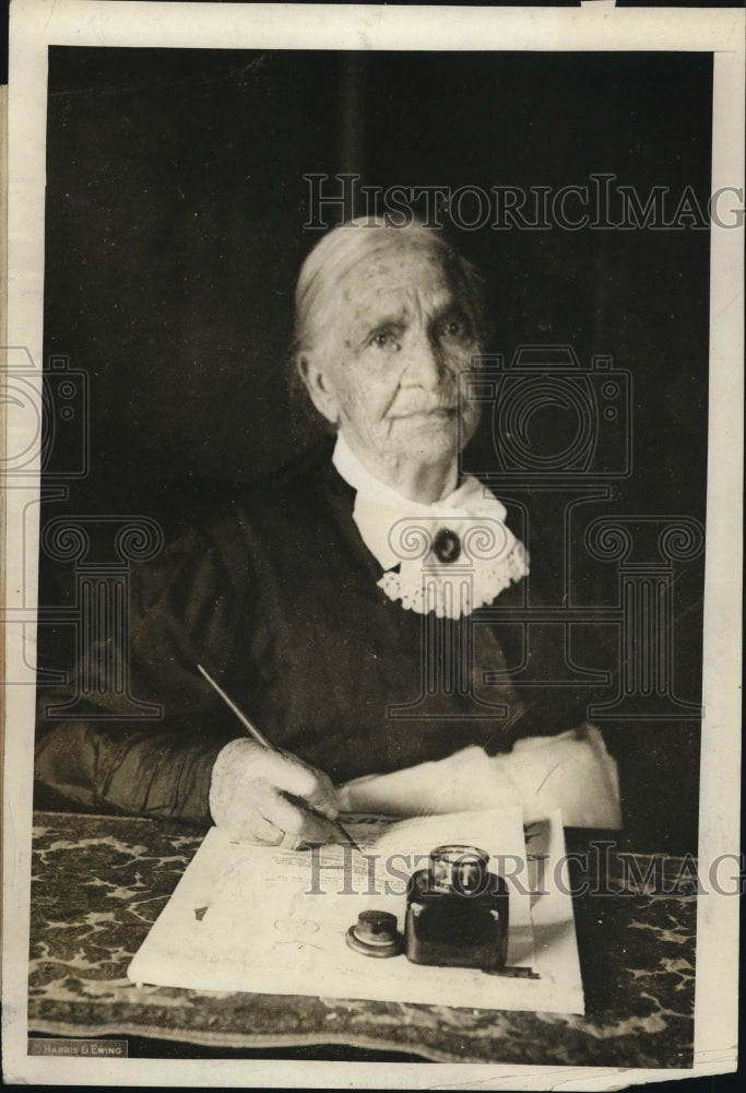 1924 Press Photo 101 Year Old Mary Keating Voting for John Davis