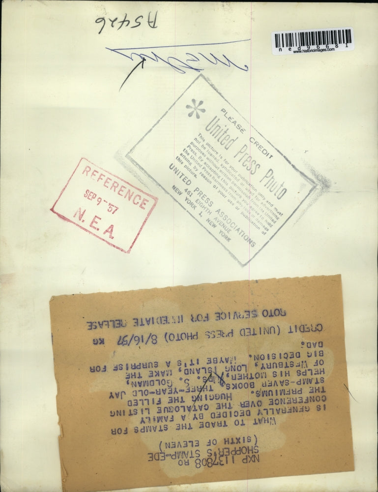 1957 Press Photo Mrs S Goldman & son Jay LI NY with trading stamp books