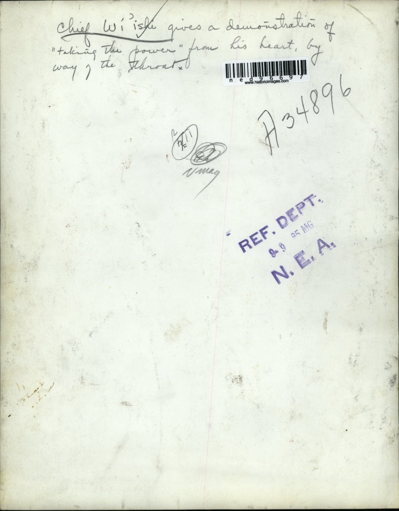 1935 Press Photo Chief Wi'ishi gives demonstration of "Taking the Power"