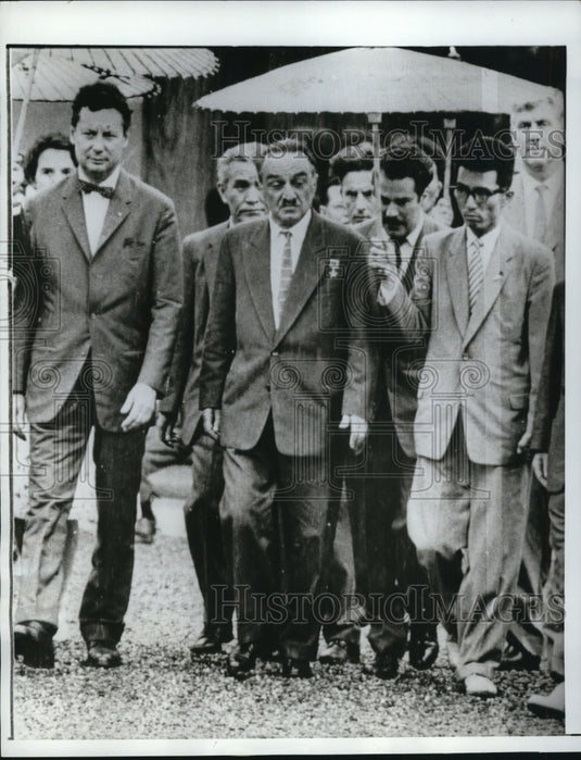 1961 Press Photo Russian Deputy Premier Anastas Mikoyan visits Nijo castle