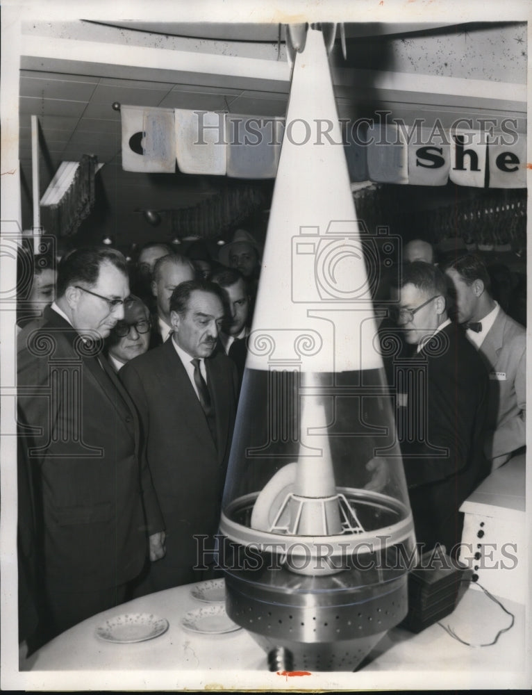 1959 Press Photo Deputy Premier Anastas Mikoyan examines the nose of a rocket