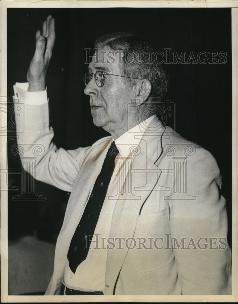 1935 Press Photo Ewing Y. Mitchell sworn in by Senate Commerce Committee