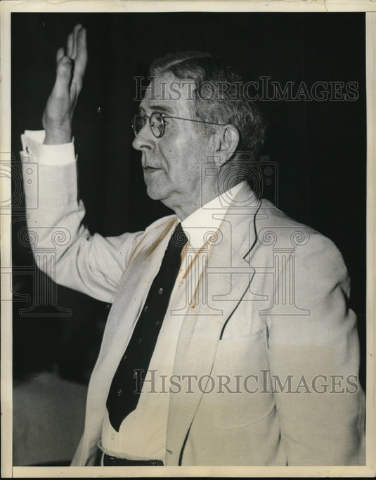 1935 Press Photo Ewing Y. Mitchell sworn in by Senate Commerce Committee