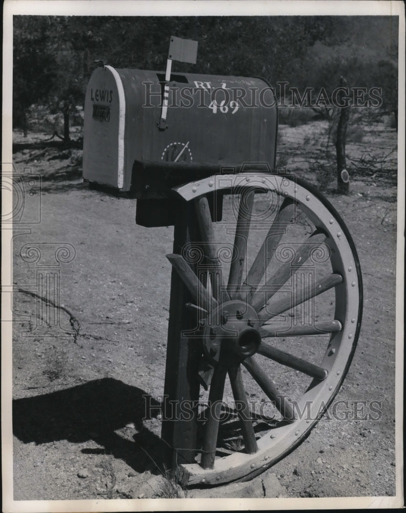 Load image into Gallery viewer, 1950 Press Photo Wagon wheel decor on a postal box
